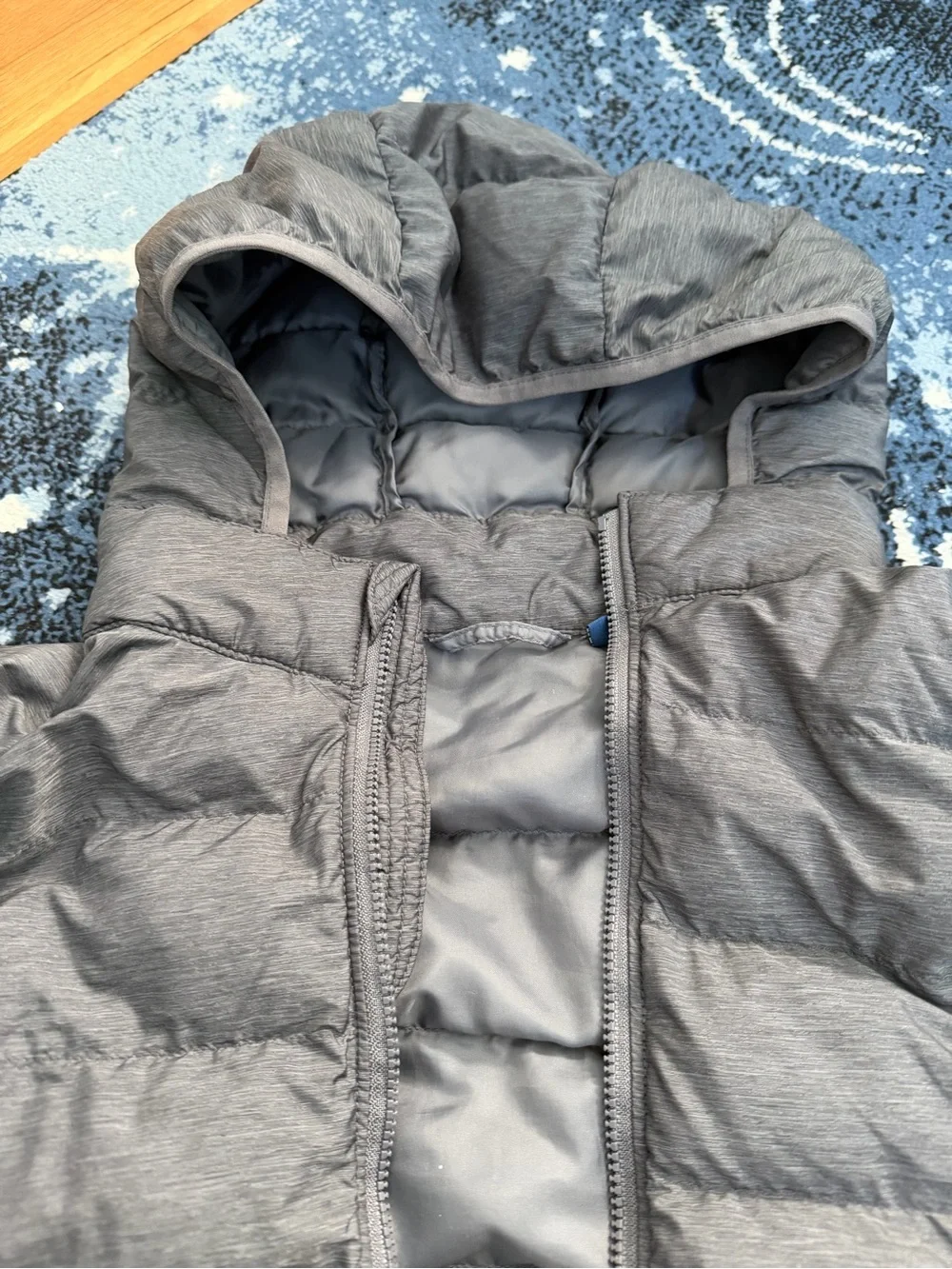 Uniqlo Men's Hooded Puffer Jacket in Gray